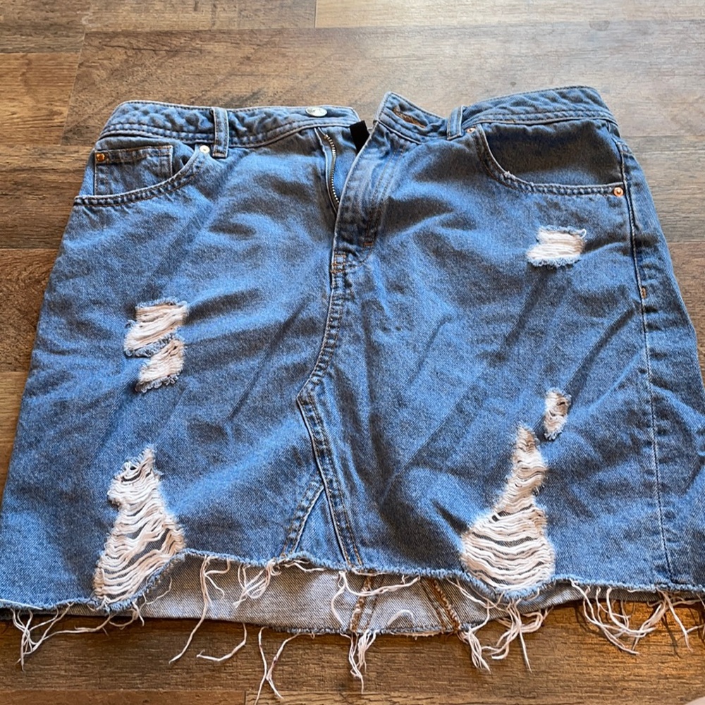 H and M mini skirt